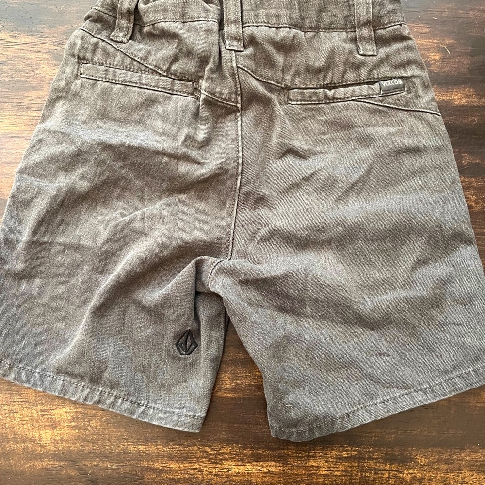 Volcom 3t boys shorts